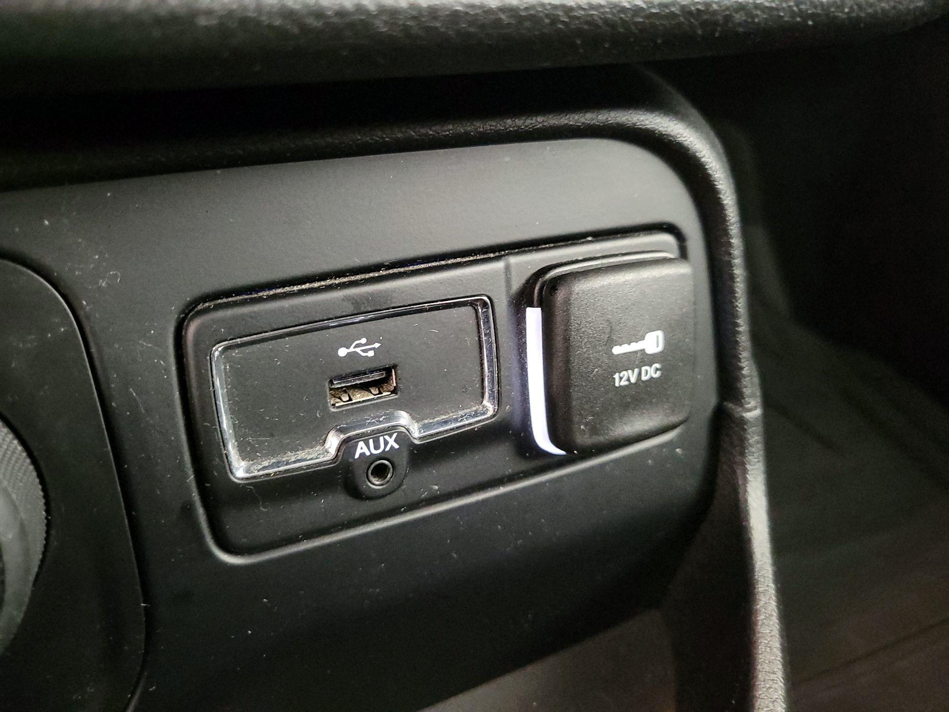 Thumbnail: 2016 Jeep Renegade - 19