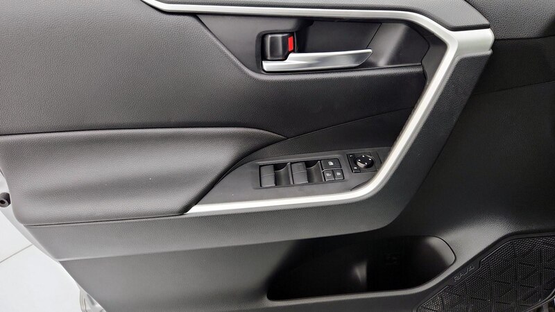 2019 Toyota RAV4 XLE 12
