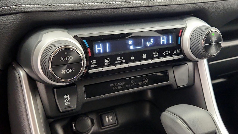2019 Toyota RAV4 XLE 16