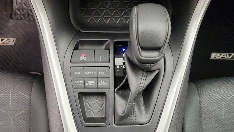 2019 Toyota RAV4 XLE 17