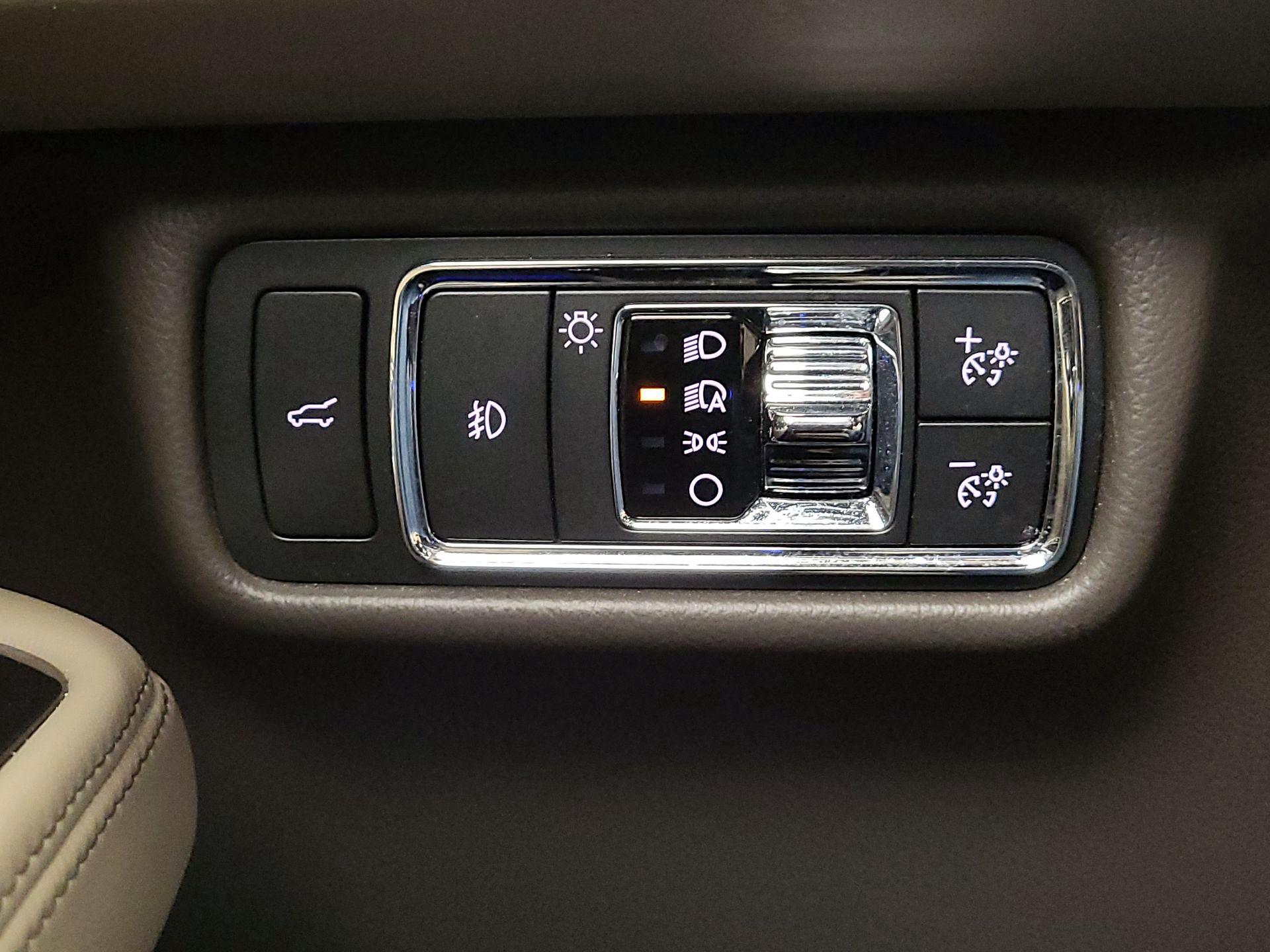 Thumbnail: 2021 Lincoln Aviator - 13