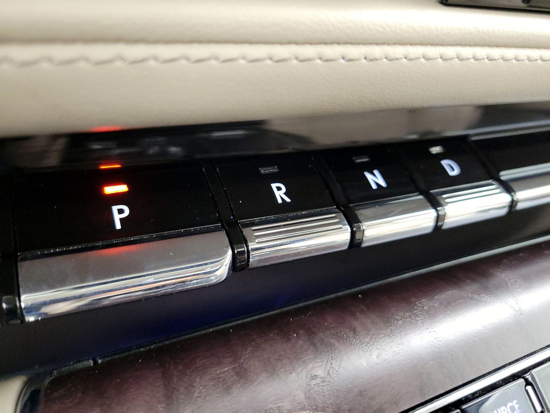 Thumbnail: 2021 Lincoln Aviator - 18