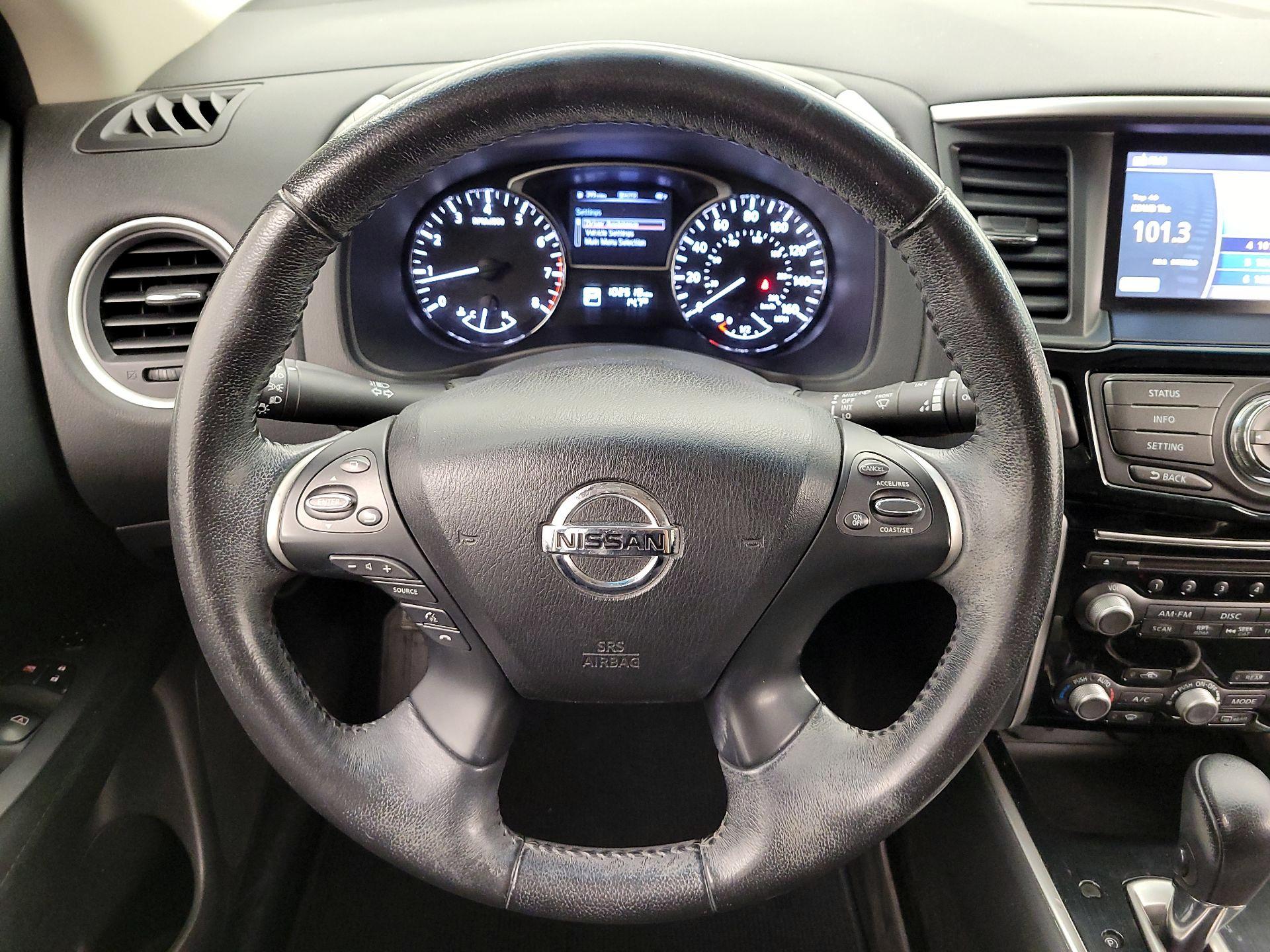 Thumbnail: 2014 Nissan Pathfinder - 10