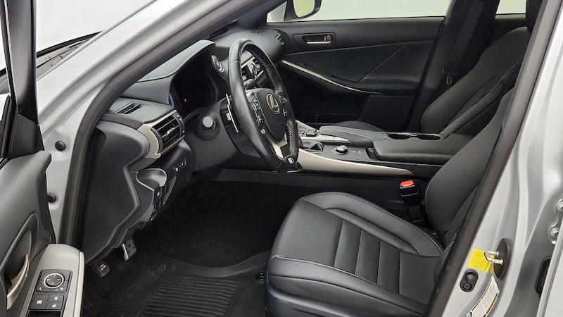 2017 Lexus IS 300 11