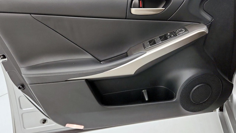 2017 Lexus IS 300 12