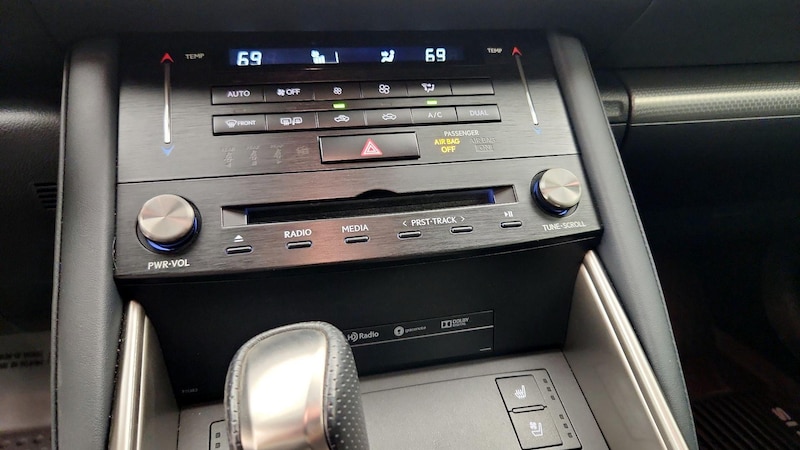 2017 Lexus IS 300 17