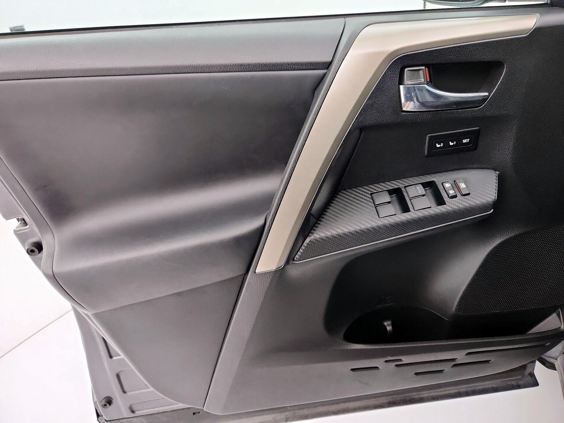 Thumbnail: 2015 Toyota RAV4 - 12