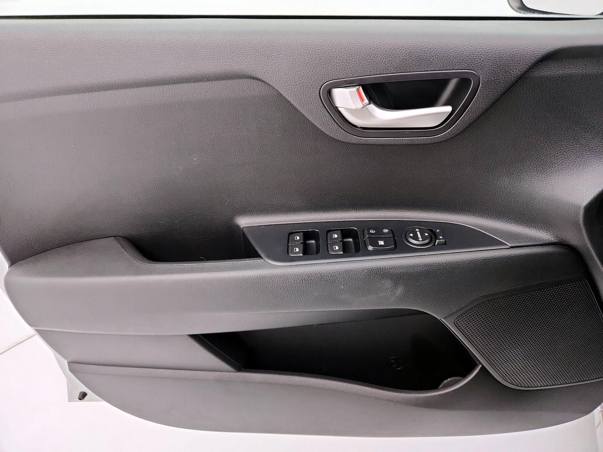 Thumbnail: 2019 Kia Rio - 12