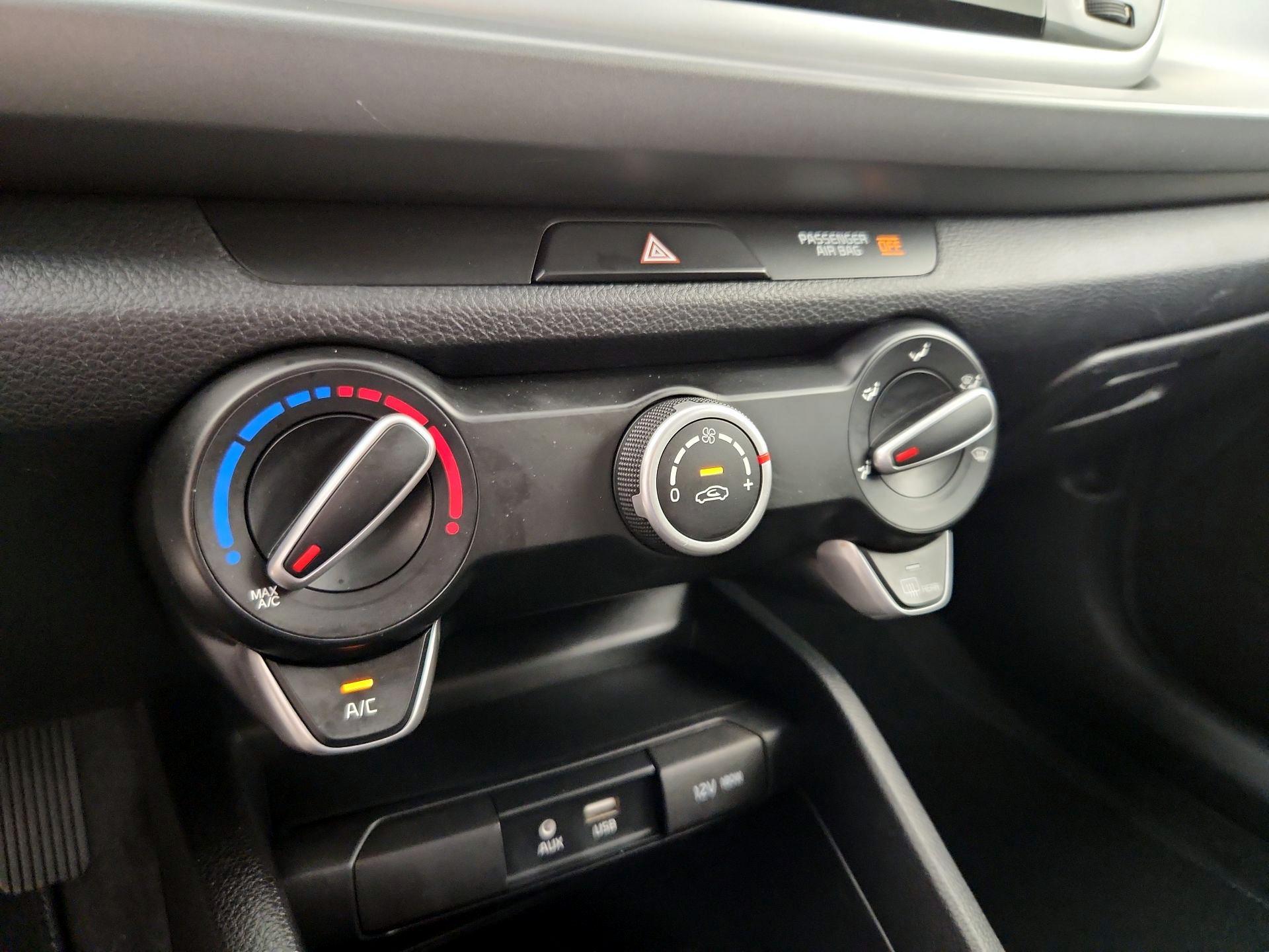 Thumbnail: 2019 Kia Rio - 16