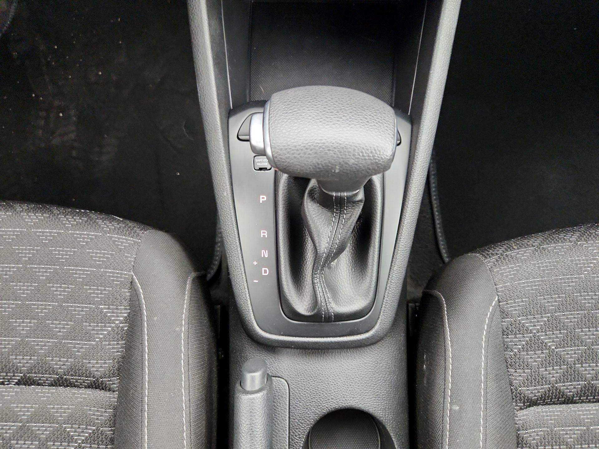 Thumbnail: 2019 Kia Rio - 17