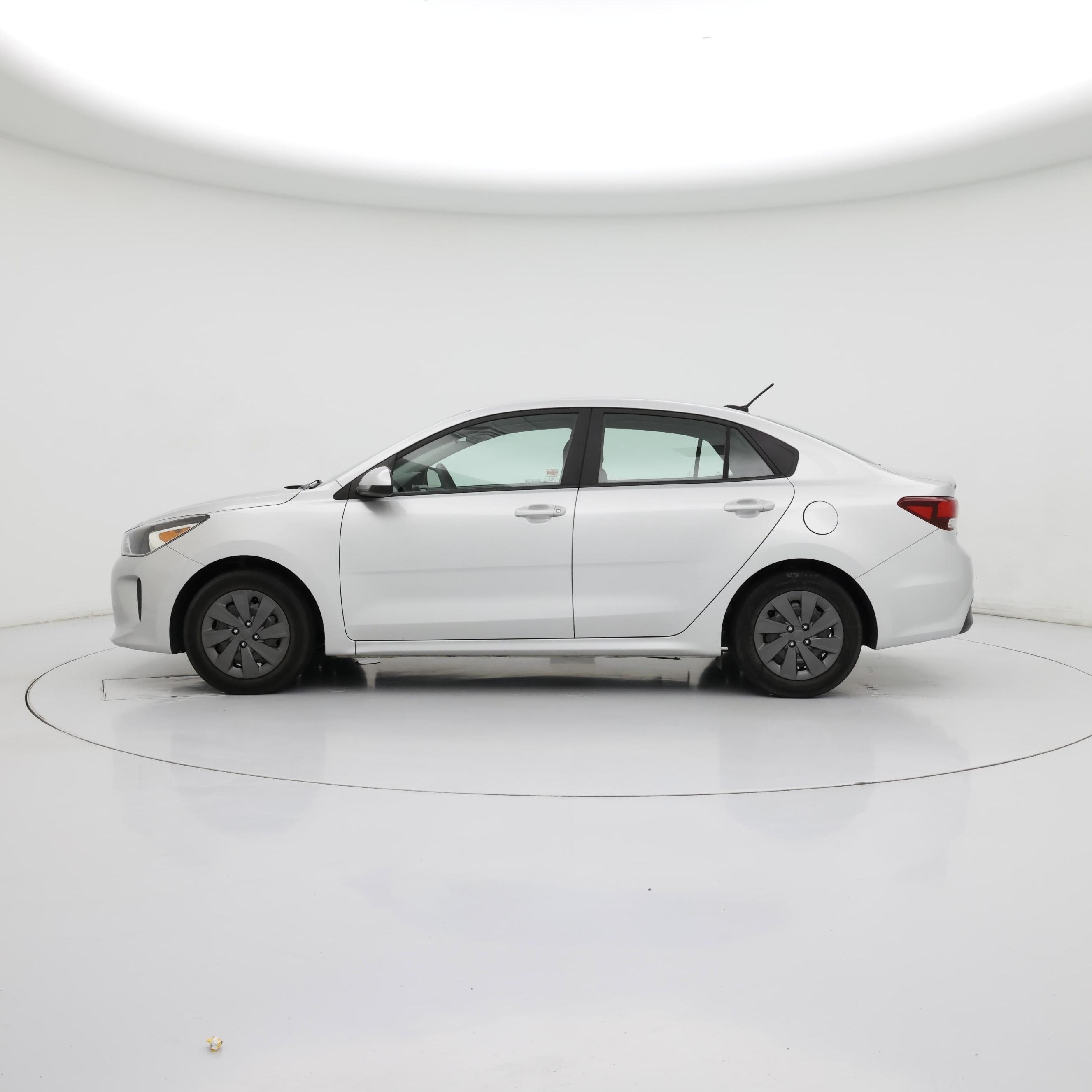 Thumbnail: 2019 Kia Rio - 3
