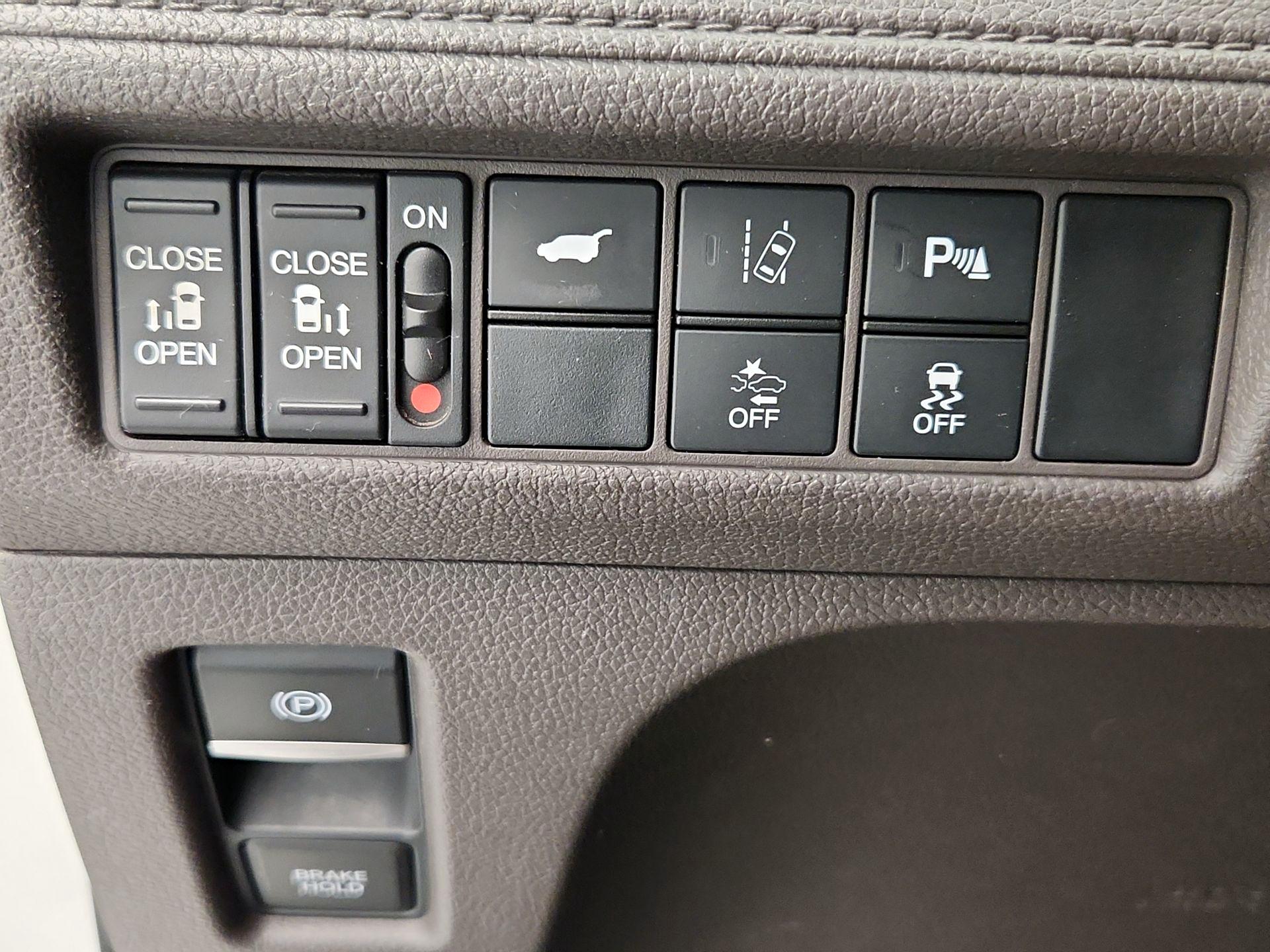 Thumbnail: 2018 Honda Odyssey - 13