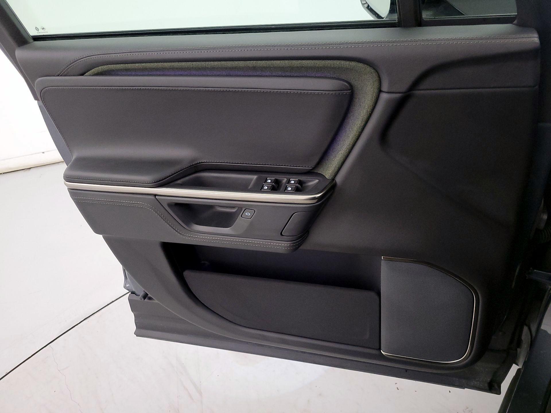 Thumbnail: 2025 Rivian R1S - 12