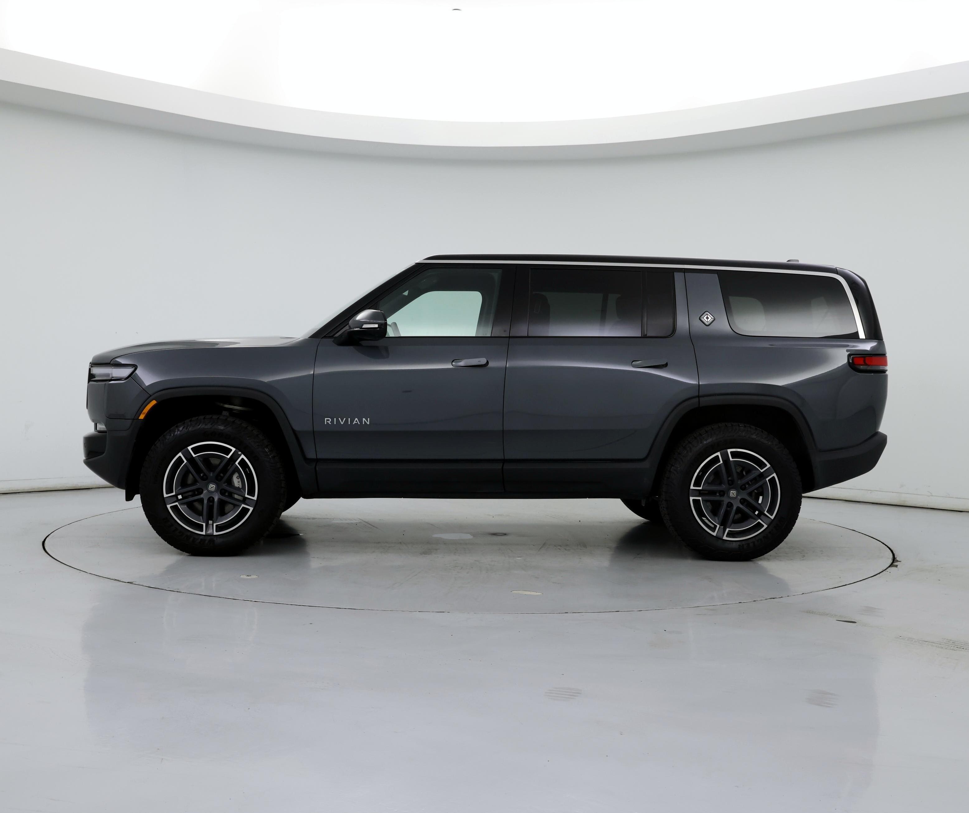 Thumbnail: 2025 Rivian R1S - 3