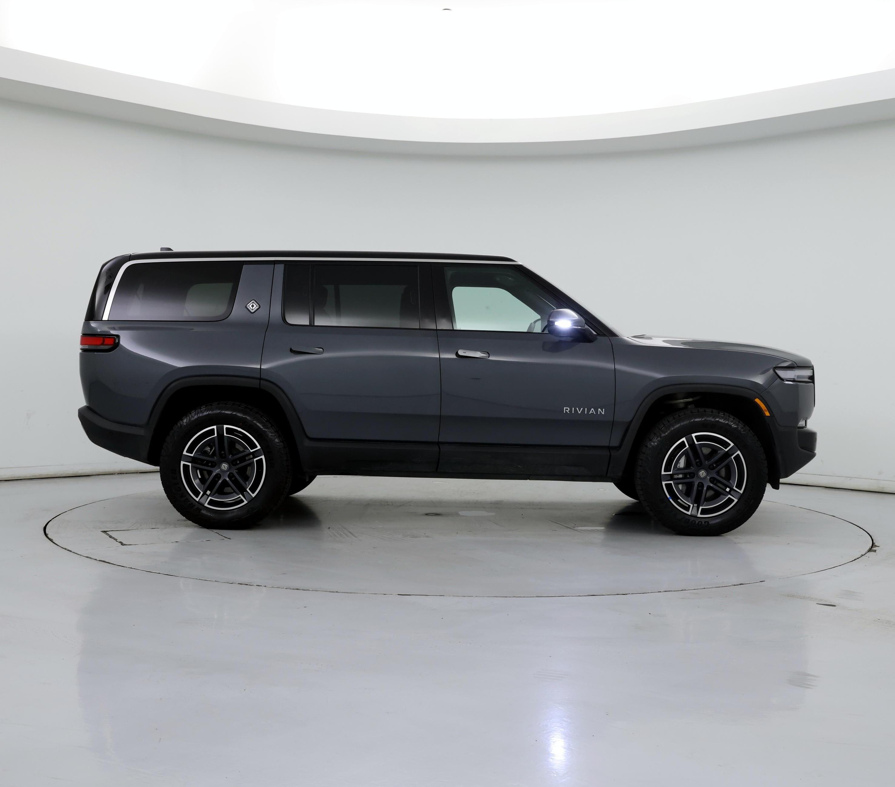Thumbnail: 2025 Rivian R1S - 7