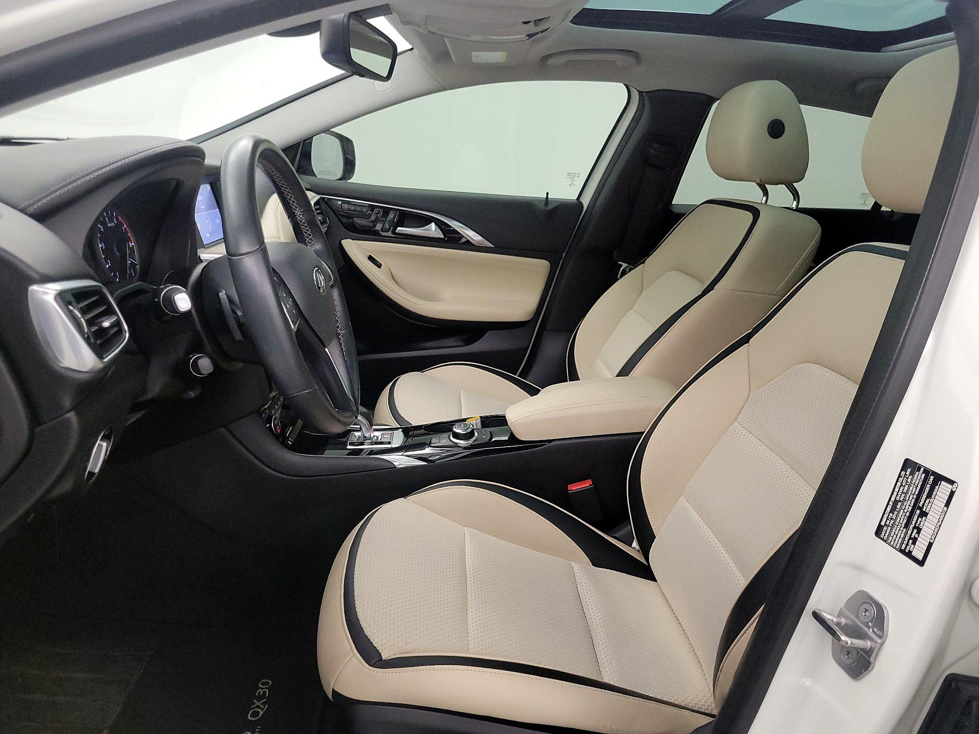 Thumbnail: 2018 INFINITI QX30 - 11