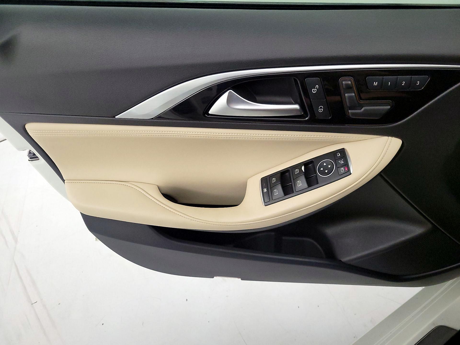 Thumbnail: 2018 INFINITI QX30 - 12