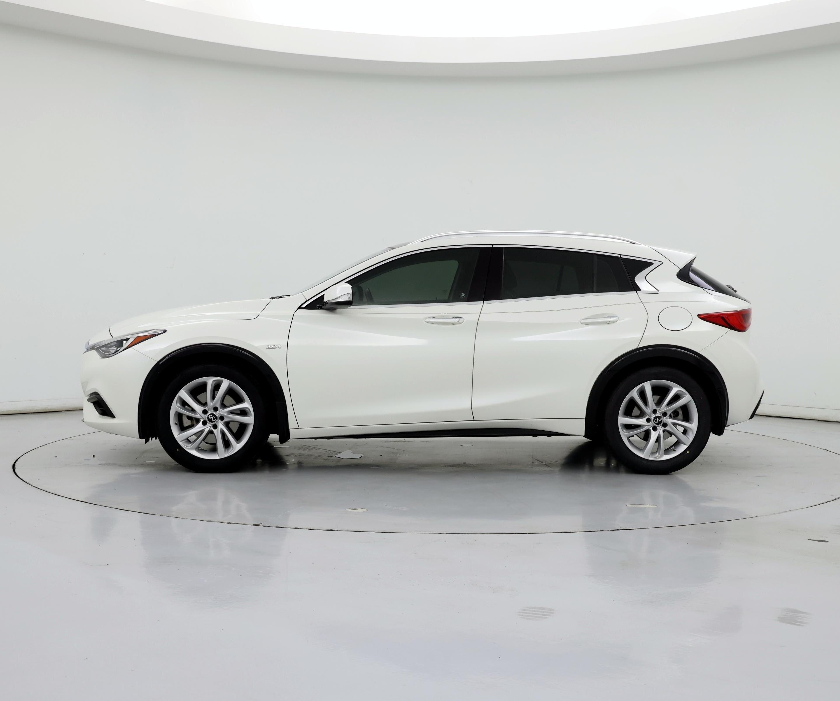 Thumbnail: 2018 INFINITI QX30 - 3