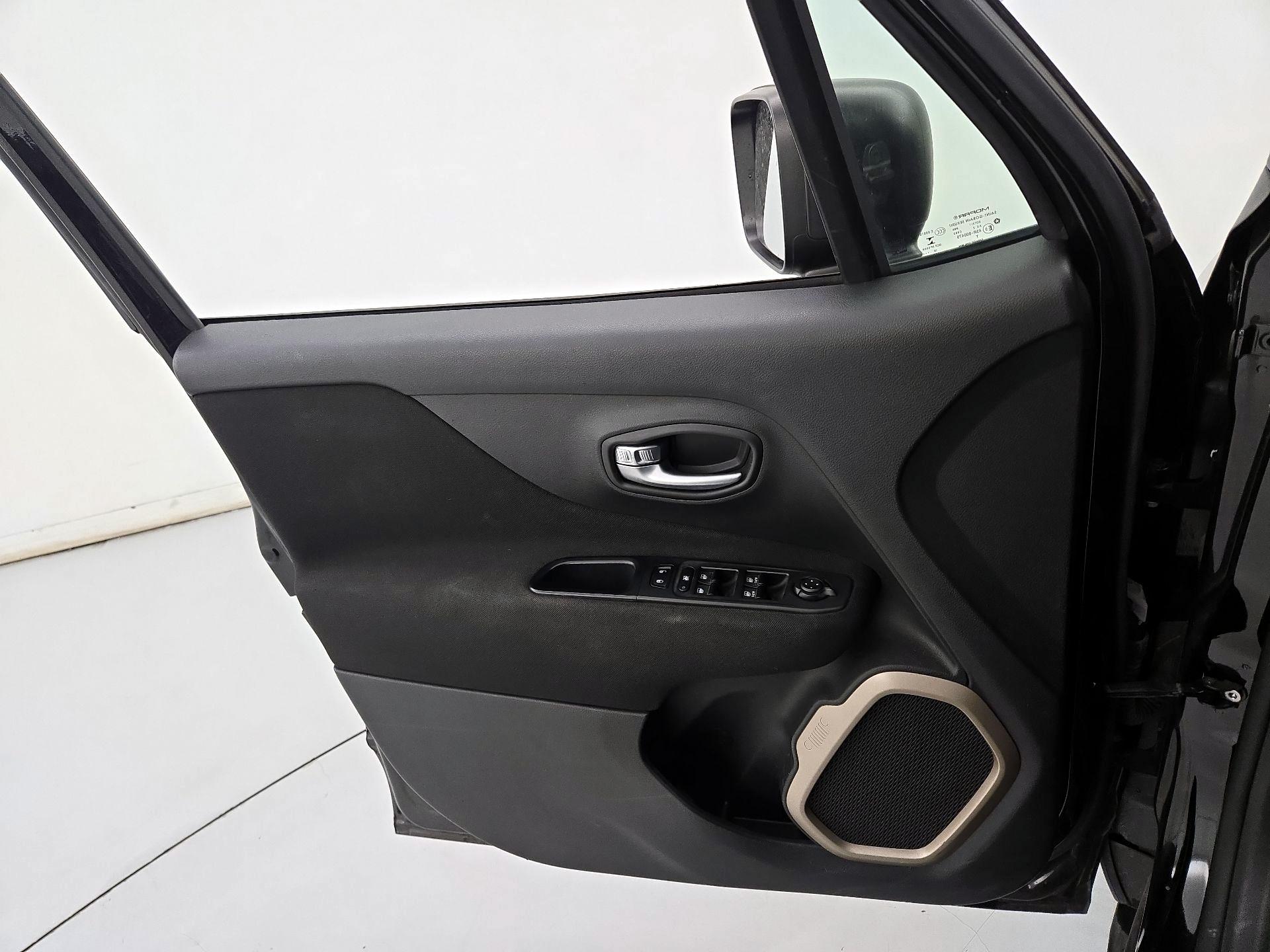 Thumbnail: 2017 Jeep Renegade - 12