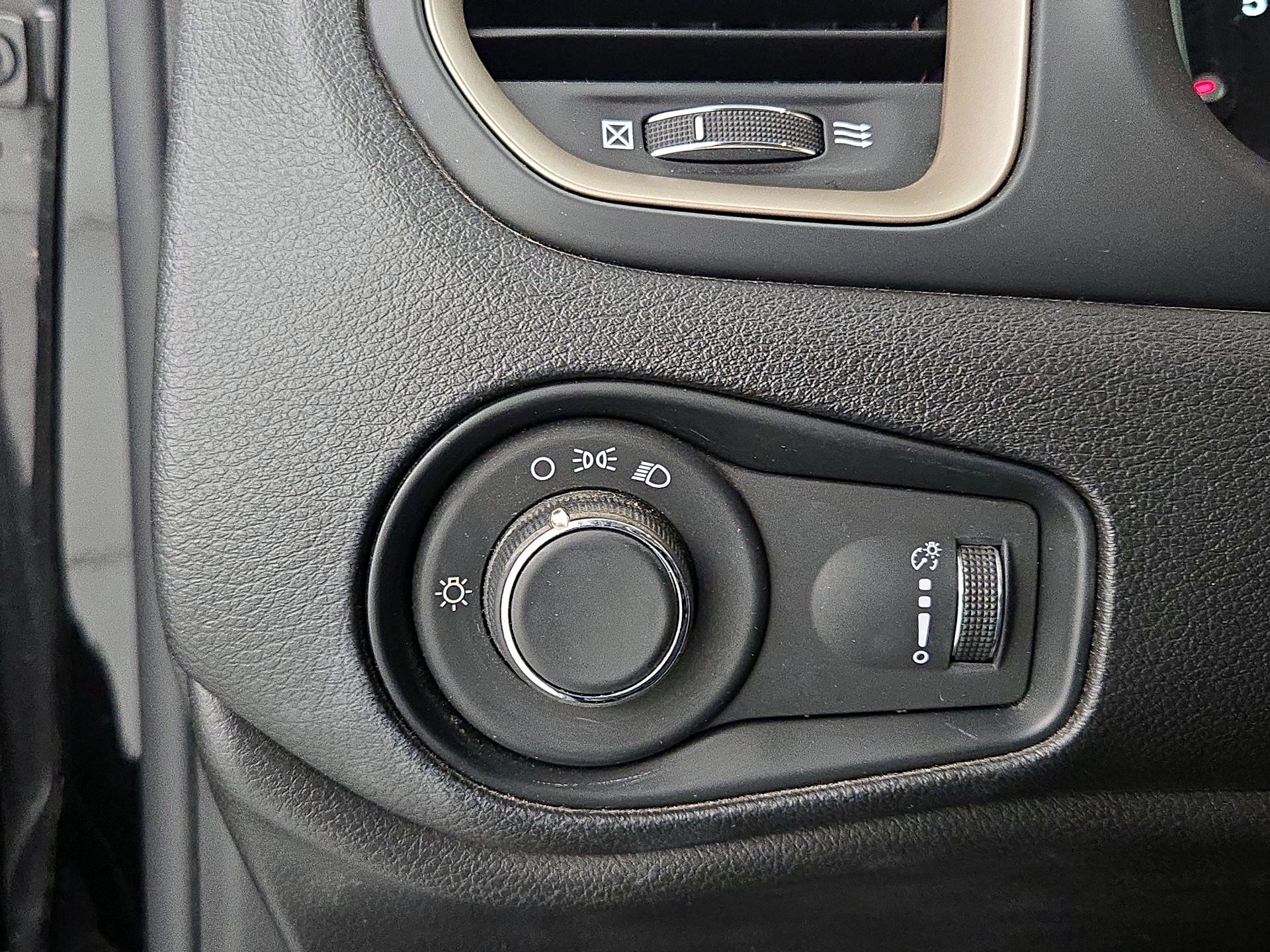 Thumbnail: 2017 Jeep Renegade - 13