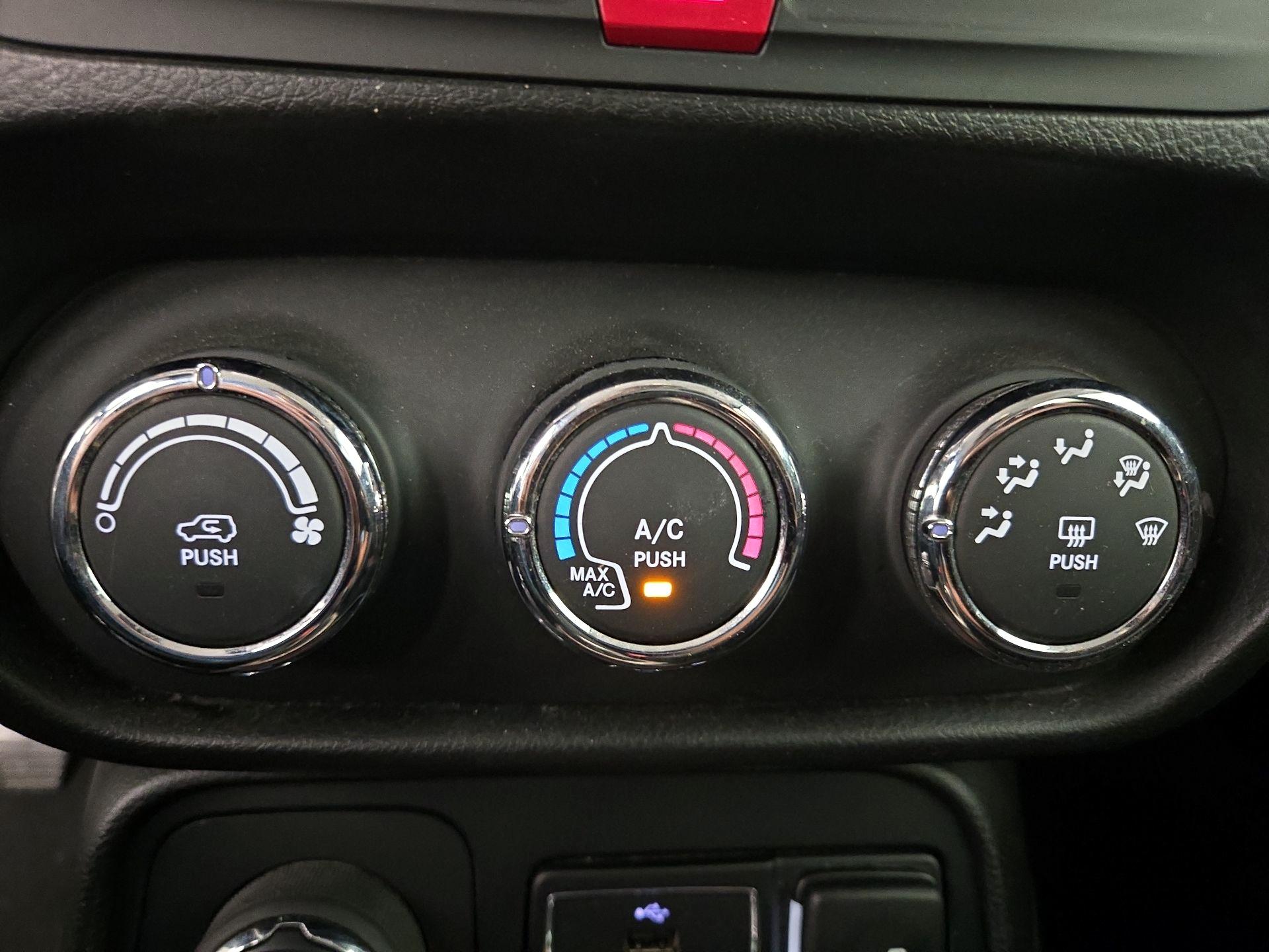 Thumbnail: 2017 Jeep Renegade - 16