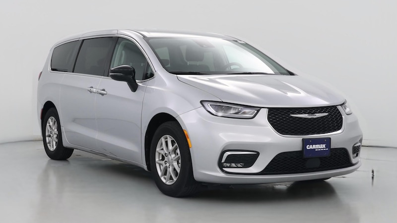 2024 Chrysler Pacifica Touring L Hero Image