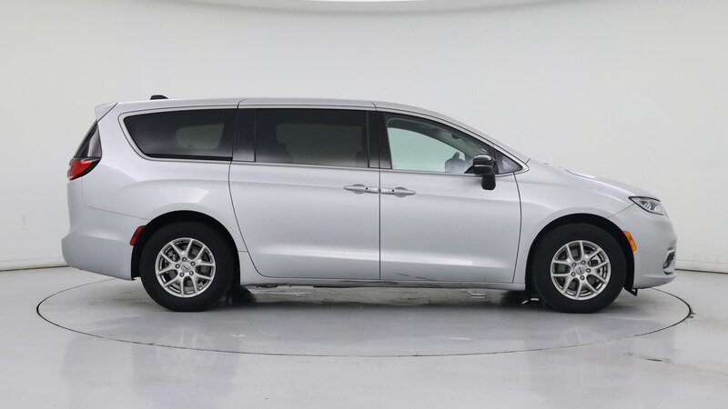 2024 Chrysler Pacifica Touring L 7