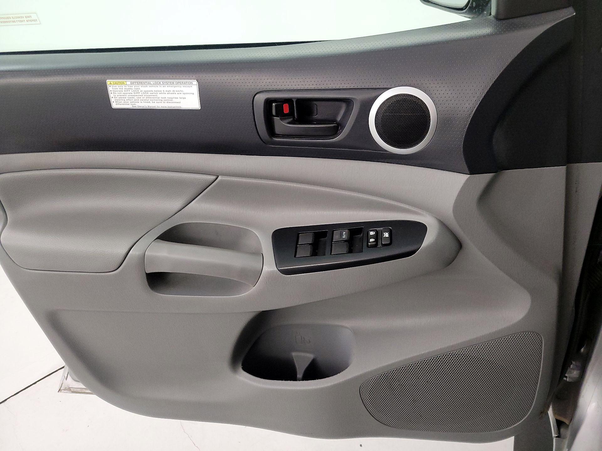 Thumbnail: 2015 Toyota Tacoma - 13