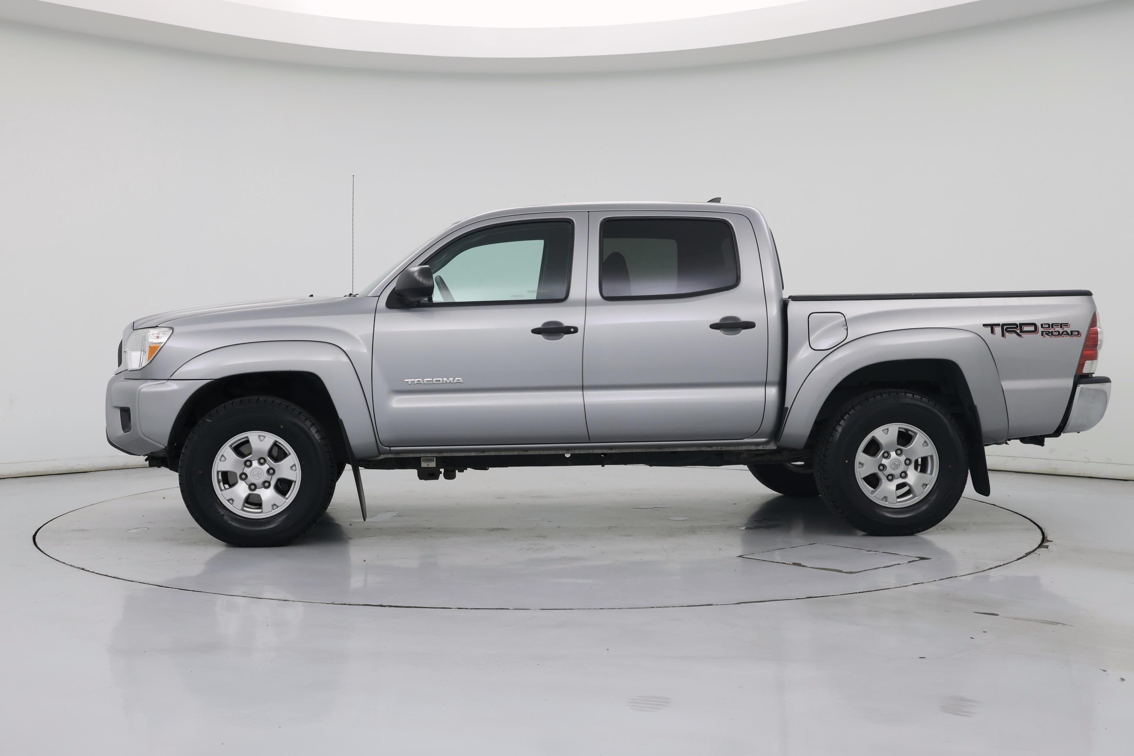 Thumbnail: 2015 Toyota Tacoma - 3