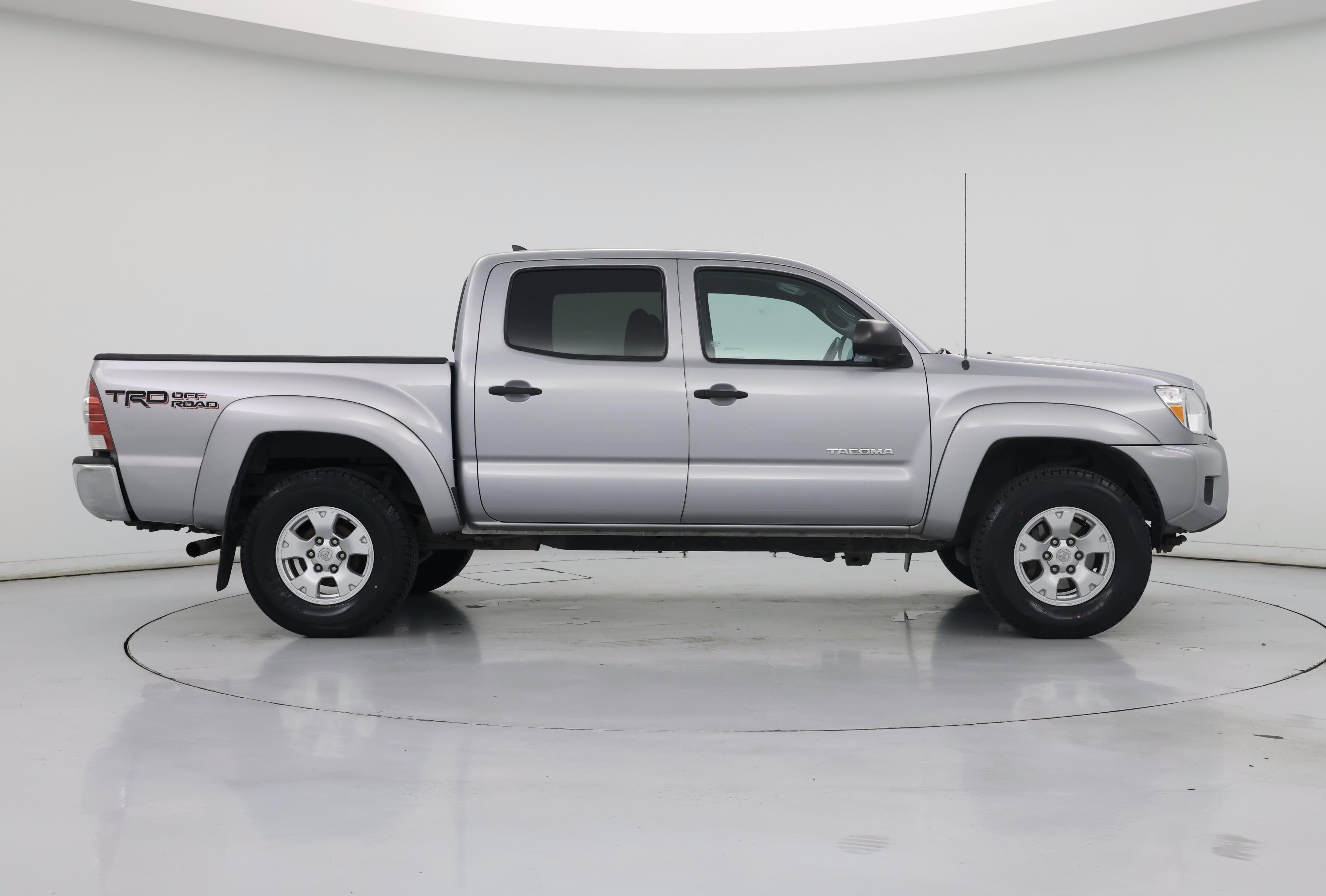 Thumbnail: 2015 Toyota Tacoma - 7