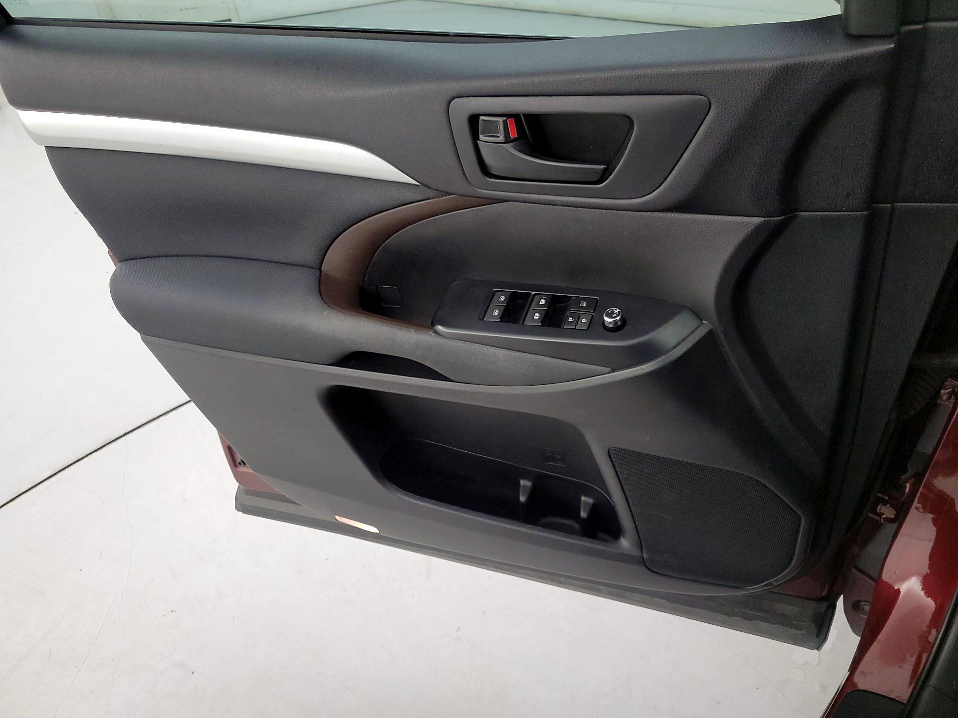 Thumbnail: 2014 Toyota Highlander - 12