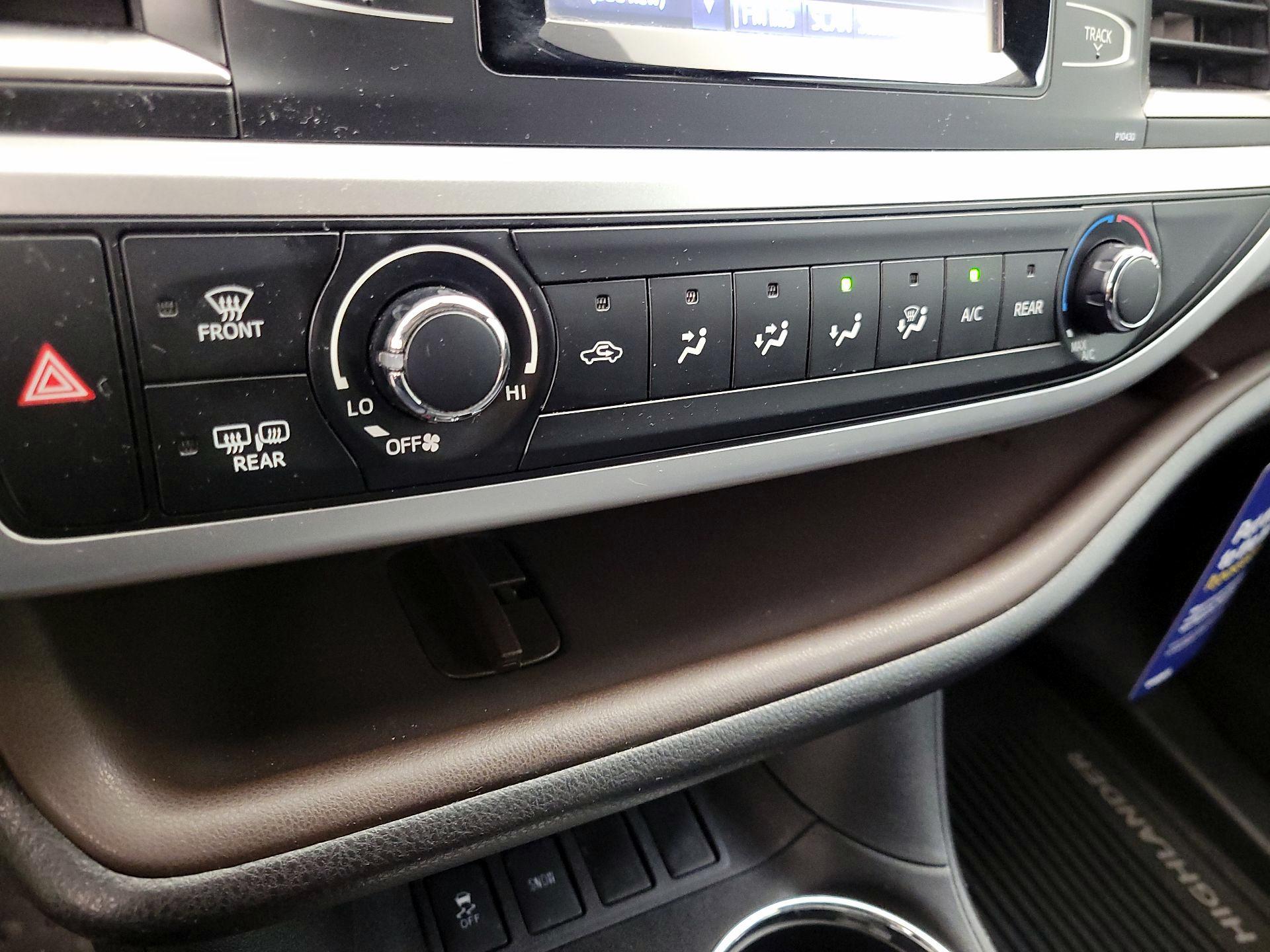 Thumbnail: 2014 Toyota Highlander - 16