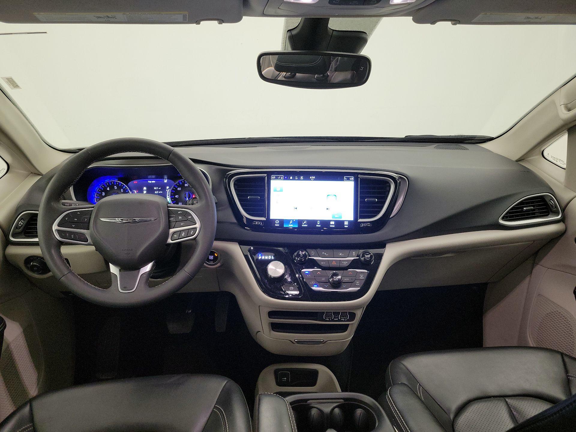 Thumbnail: 2023 Chrysler Pacifica - 9