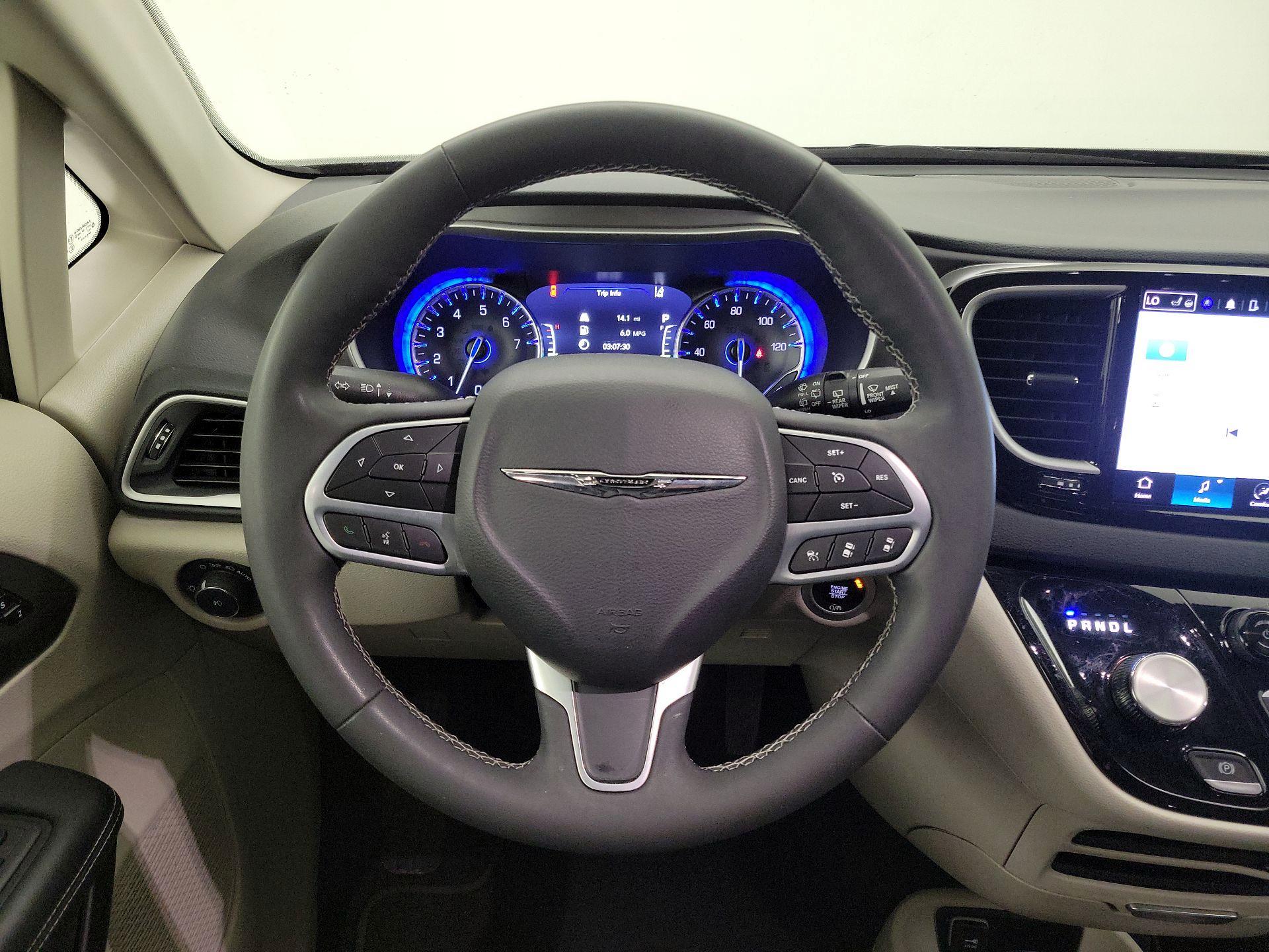 Thumbnail: 2023 Chrysler Pacifica - 10