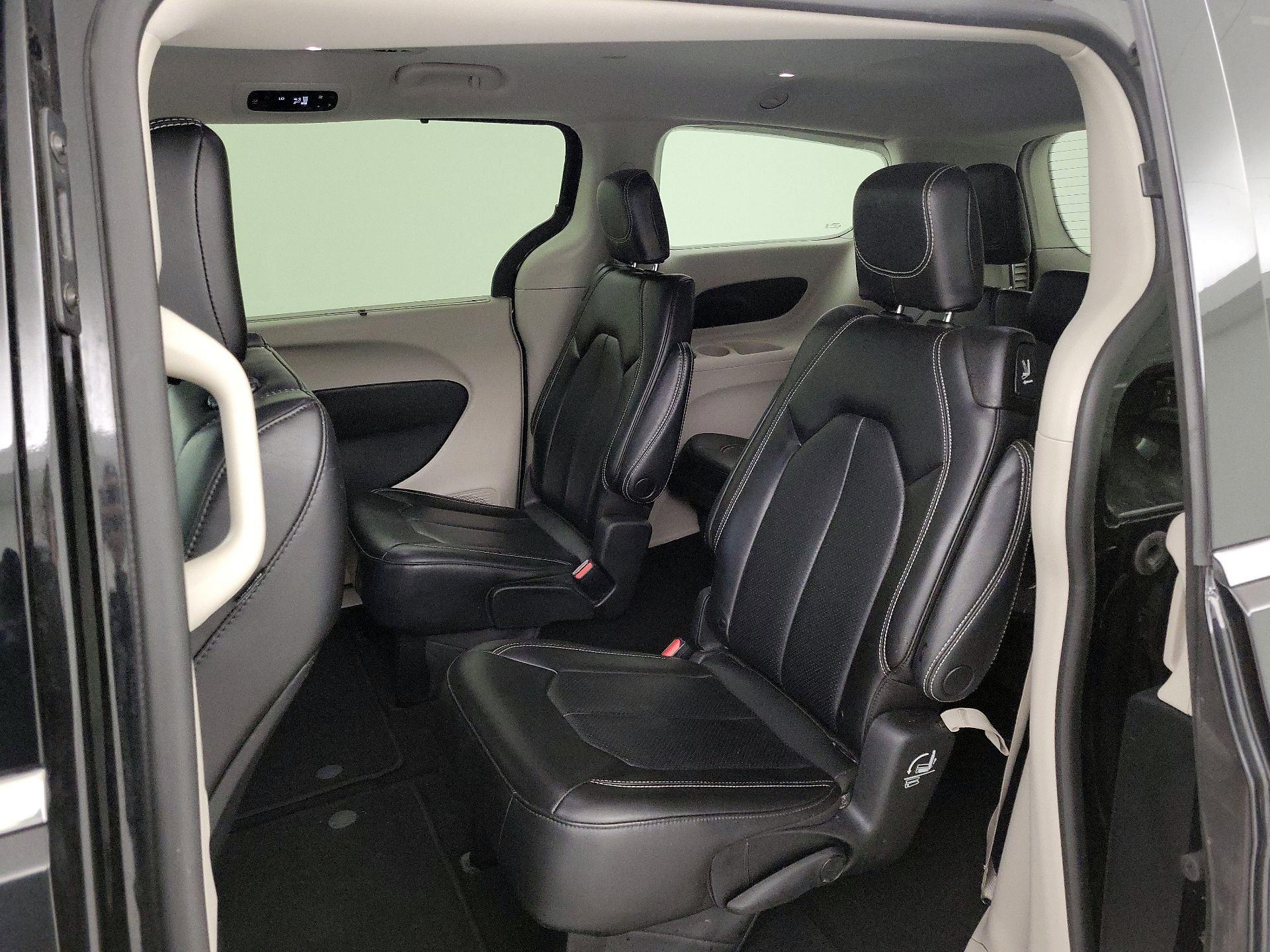 Thumbnail: 2023 Chrysler Pacifica - 17