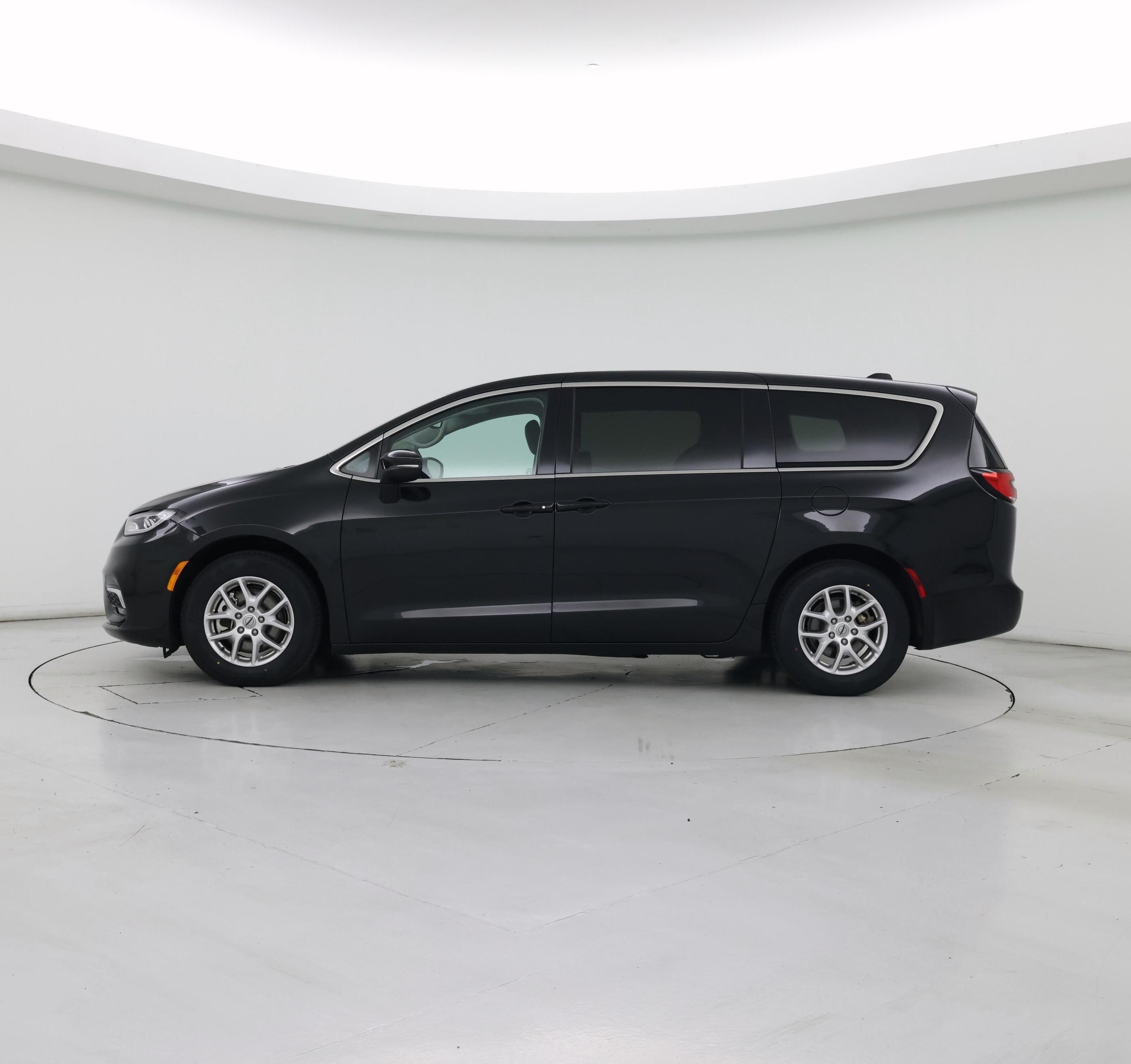 Thumbnail: 2023 Chrysler Pacifica - 3