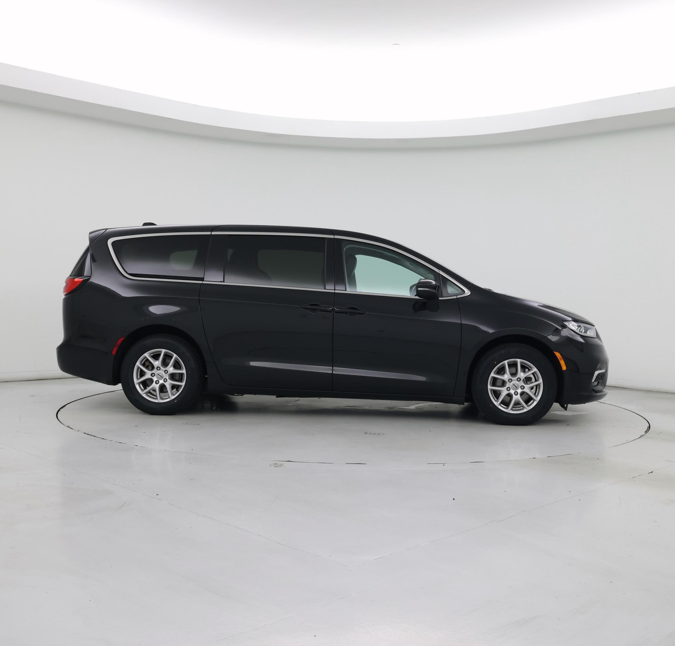 Thumbnail: 2023 Chrysler Pacifica - 7