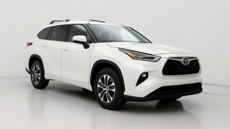 2021 Toyota Highlander XLE Hero Image