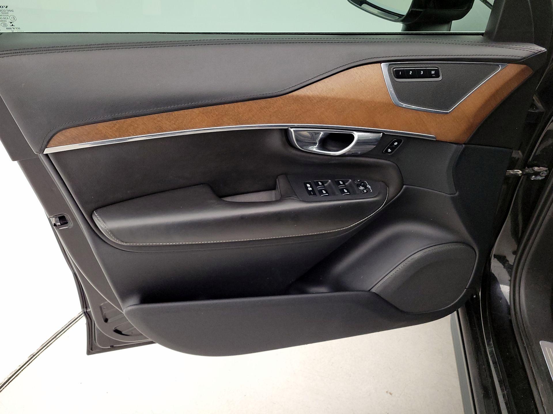 Thumbnail: 2016 Volvo XC90 - 12