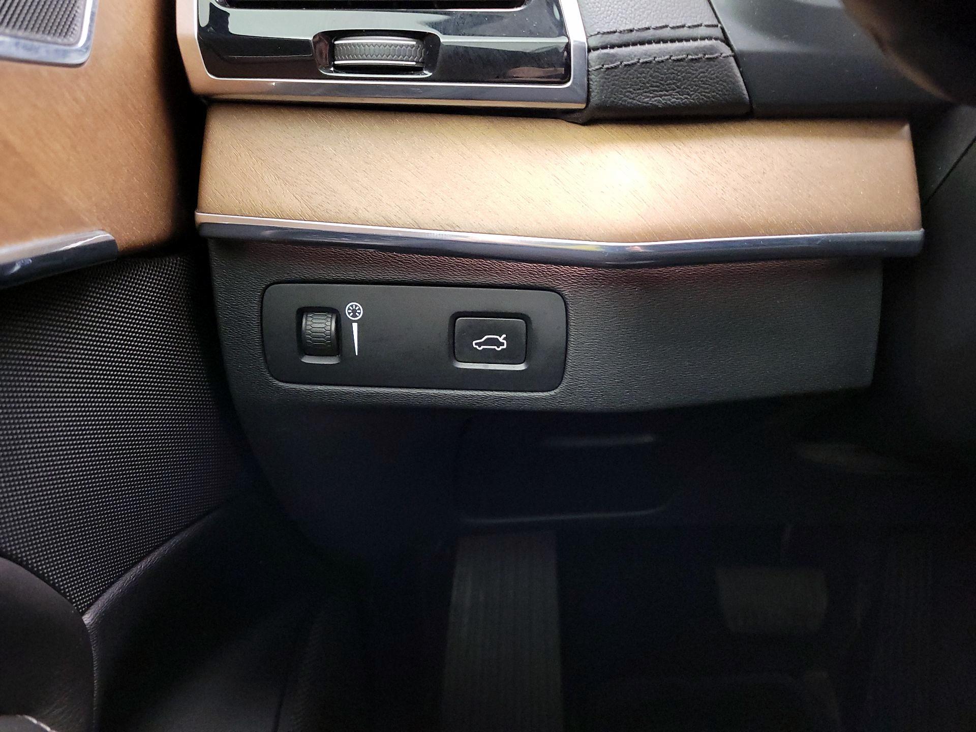 Thumbnail: 2016 Volvo XC90 - 13