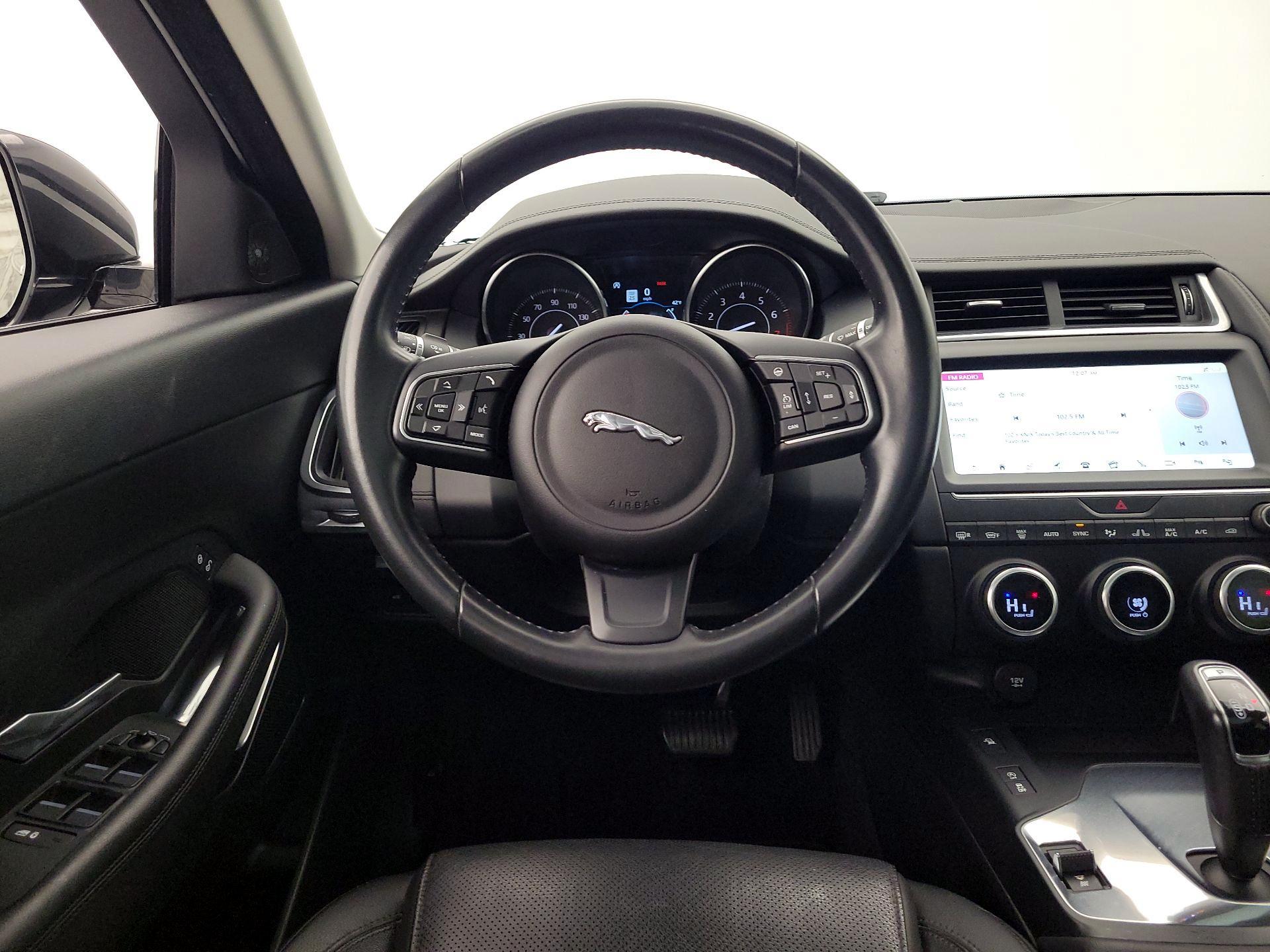 Thumbnail: 2018 Jaguar E-Pace - 10