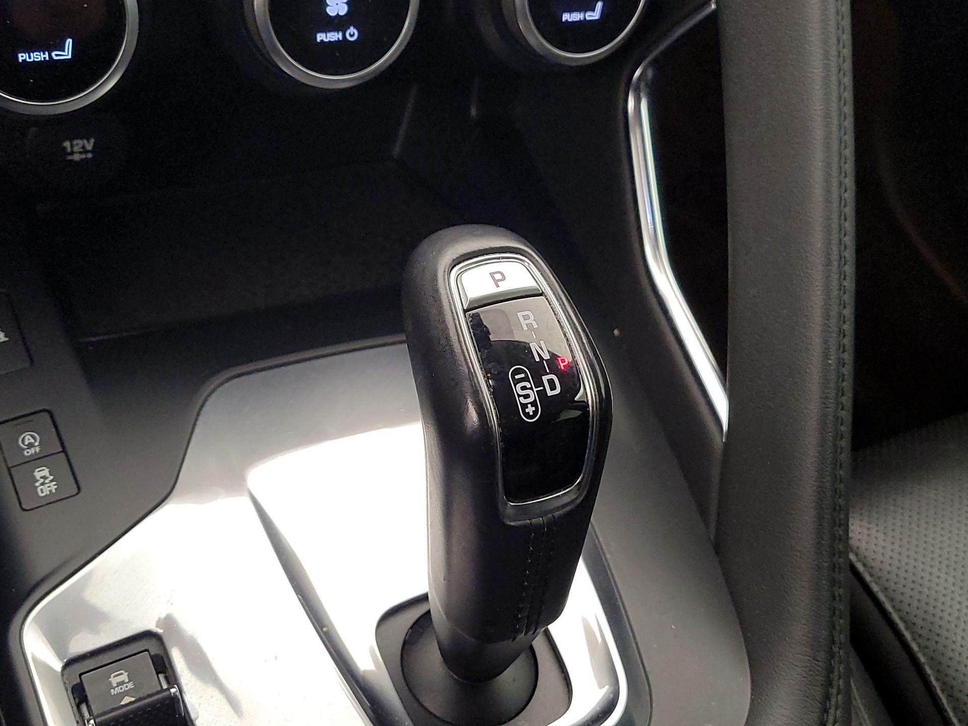 Thumbnail: 2018 Jaguar E-Pace - 16