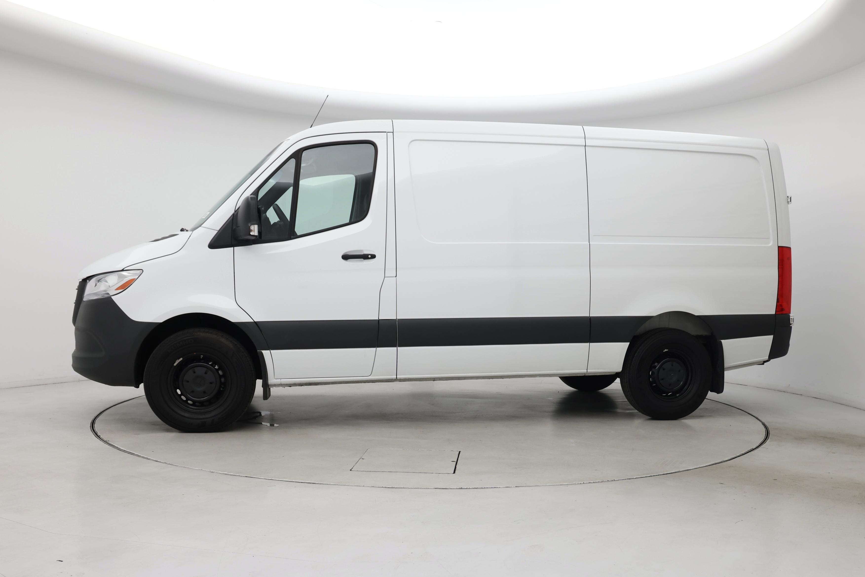 Thumbnail: 2024 Mercedes-Benz Sprinter - 3