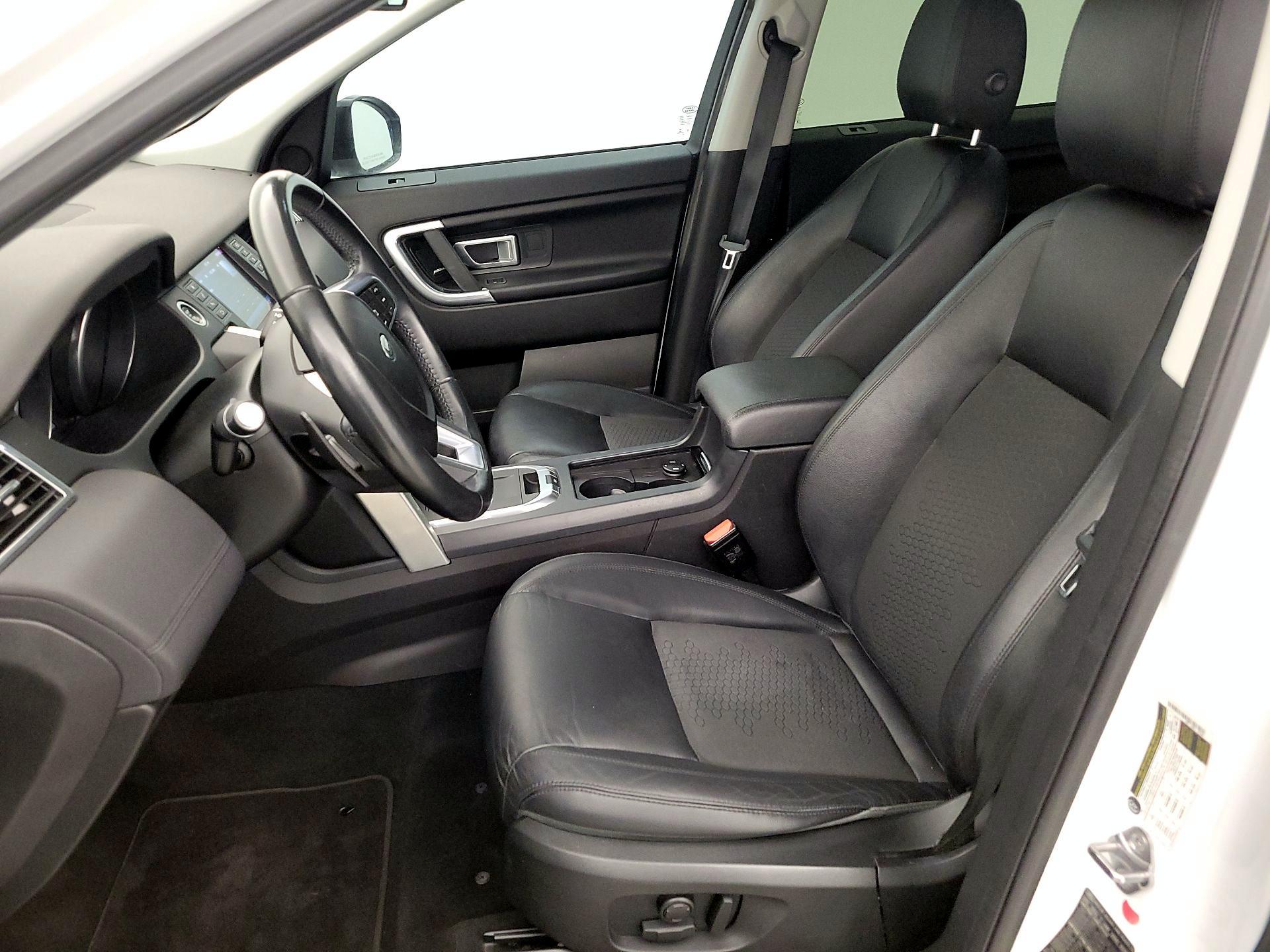 Thumbnail: 2017 Land Rover Discovery Sport - 11