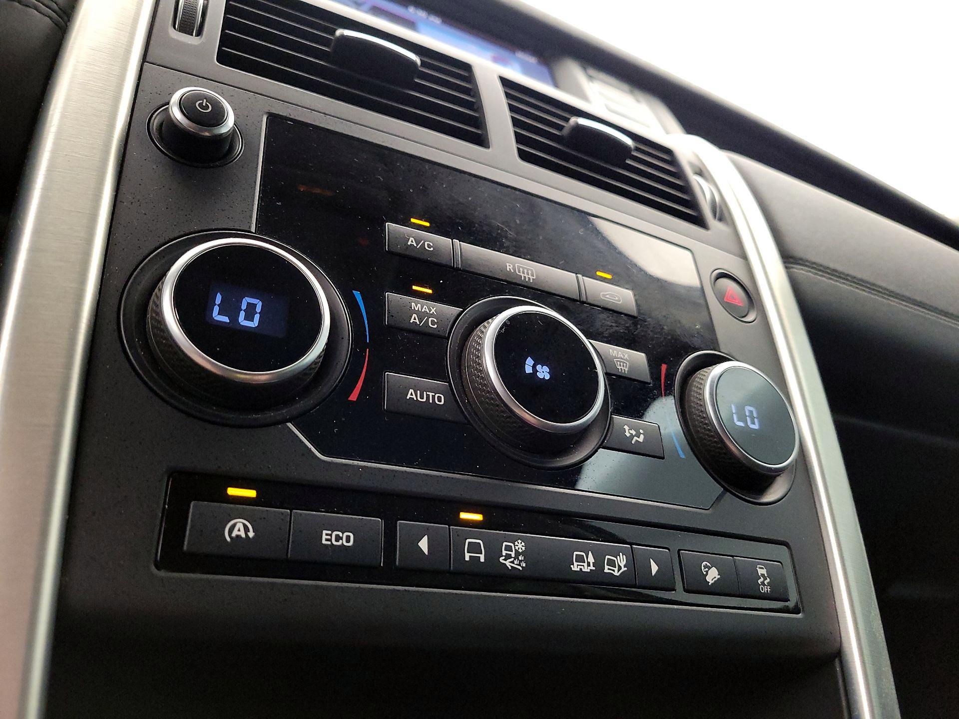 Thumbnail: 2017 Land Rover Discovery Sport - 16