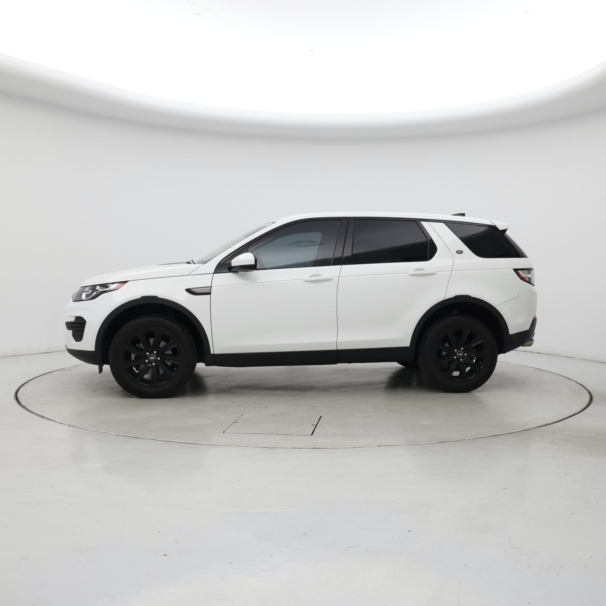Thumbnail: 2017 Land Rover Discovery Sport - 3