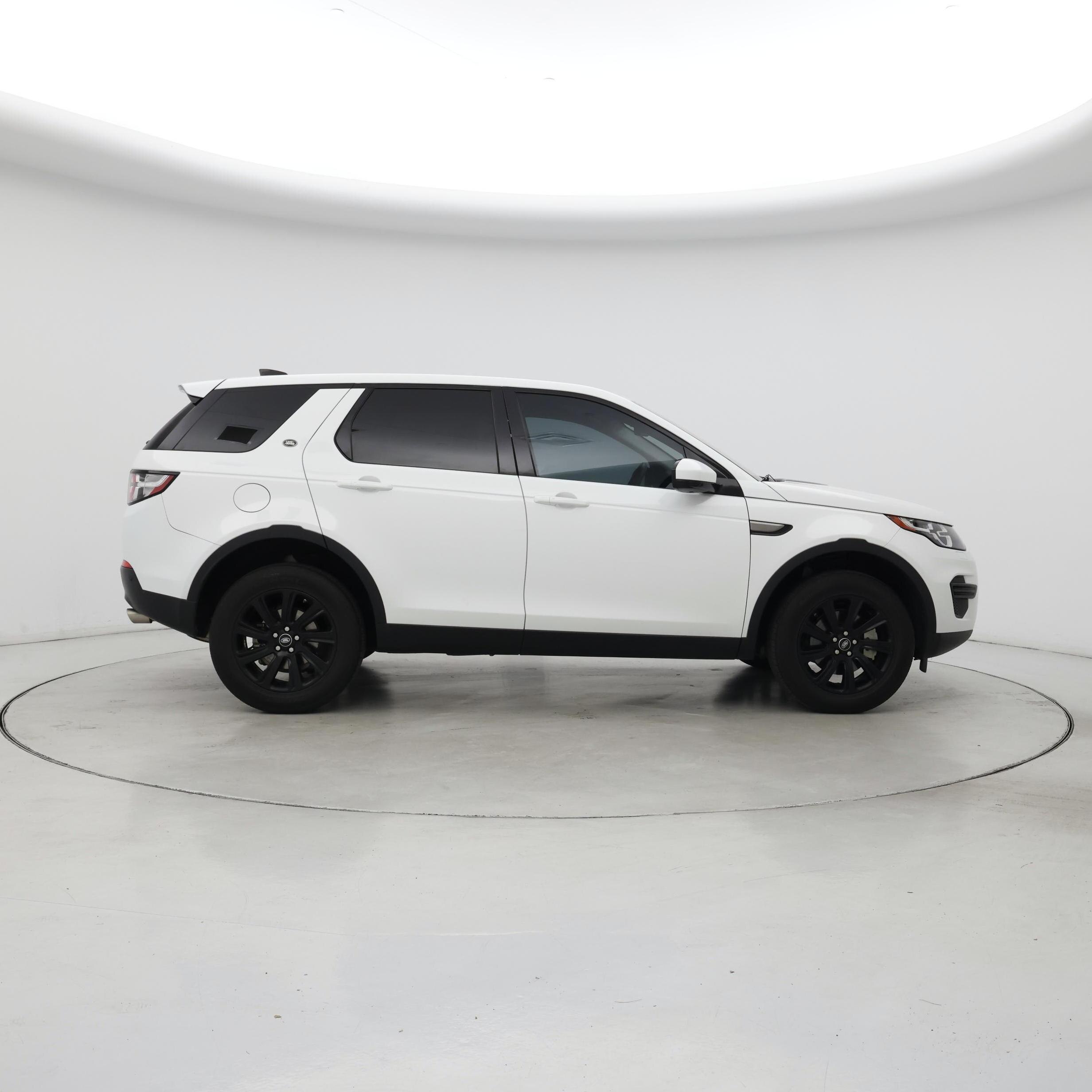 Thumbnail: 2017 Land Rover Discovery Sport - 7