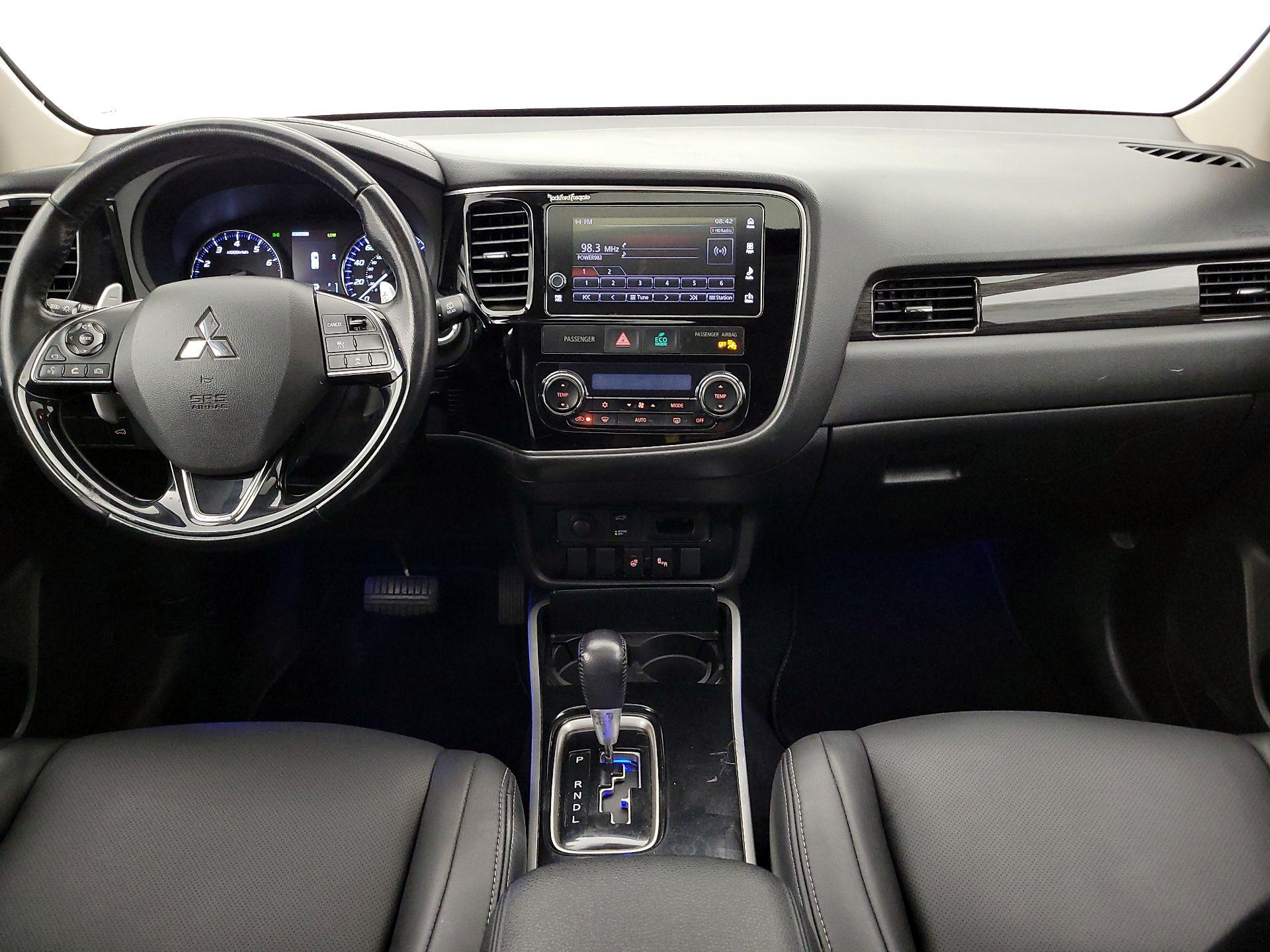 Thumbnail: 2017 Mitsubishi Outlander - 9