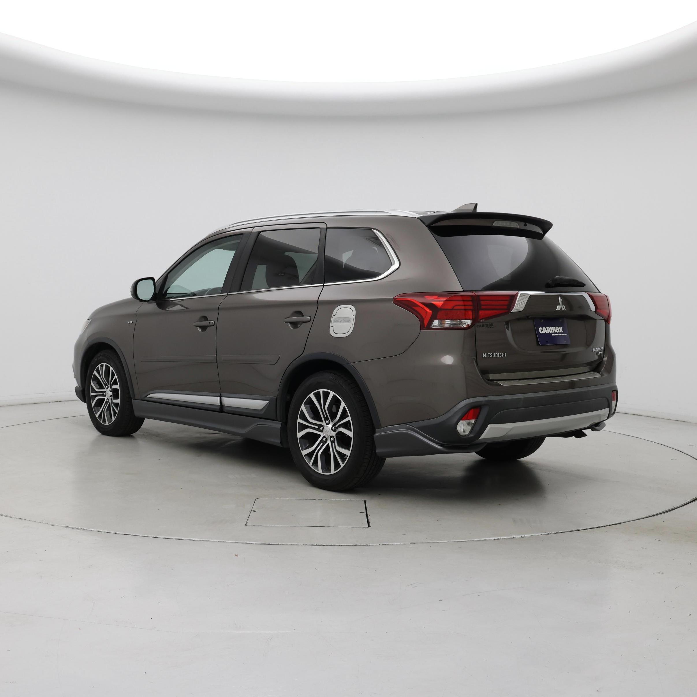 Thumbnail: 2017 Mitsubishi Outlander - 2