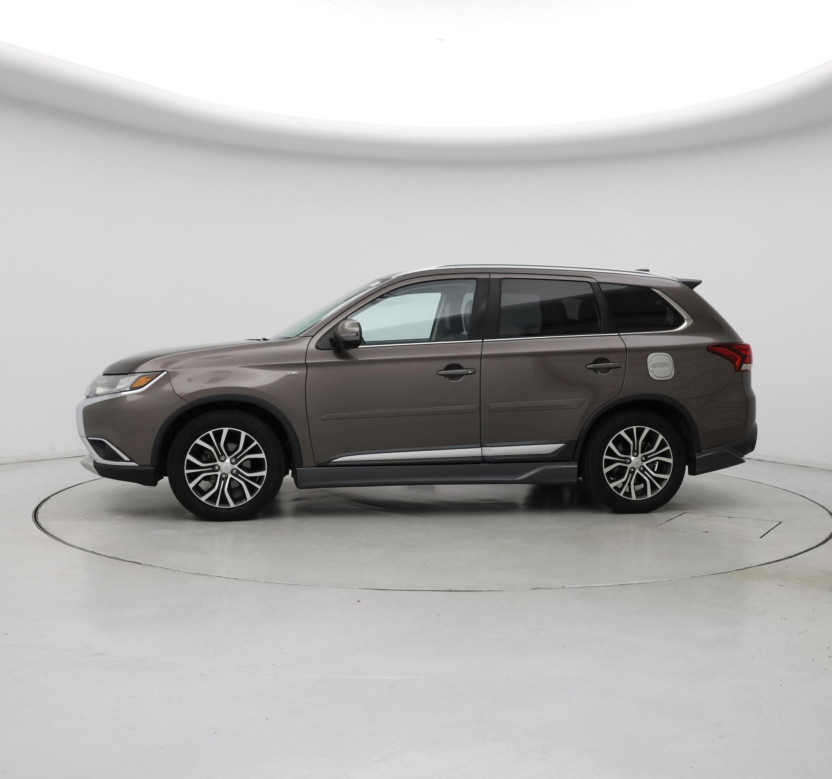 Thumbnail: 2017 Mitsubishi Outlander - 3